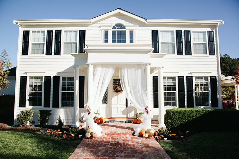 A Marsala & Gold Backyard Fall Wedding via TheELD.com