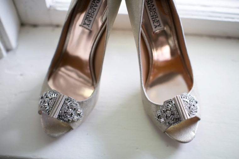 A Navy and Yellow North Carolina Wedding via TheELD.com