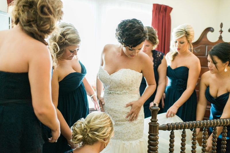 A Navy and Gold North Carolina Wedding via TheELD.com