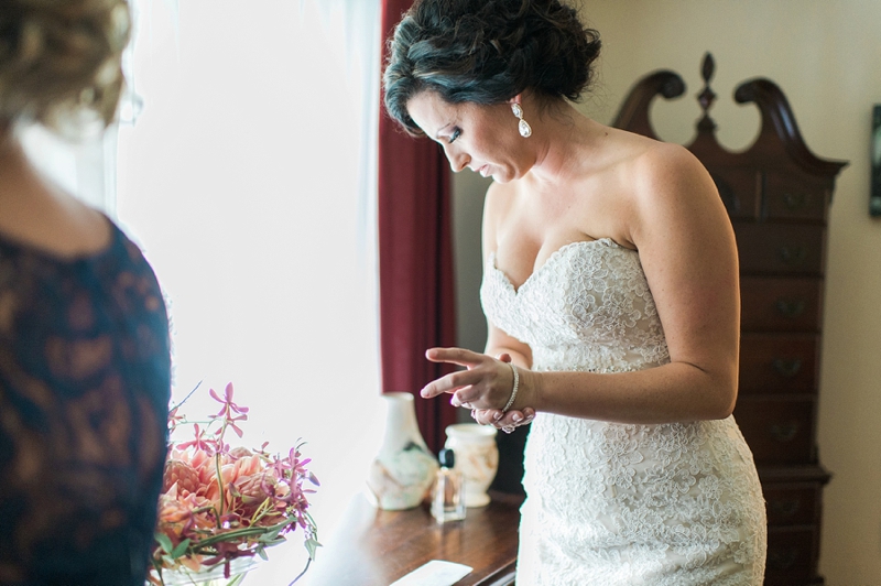 A Navy and Gold North Carolina Wedding via TheELD.com