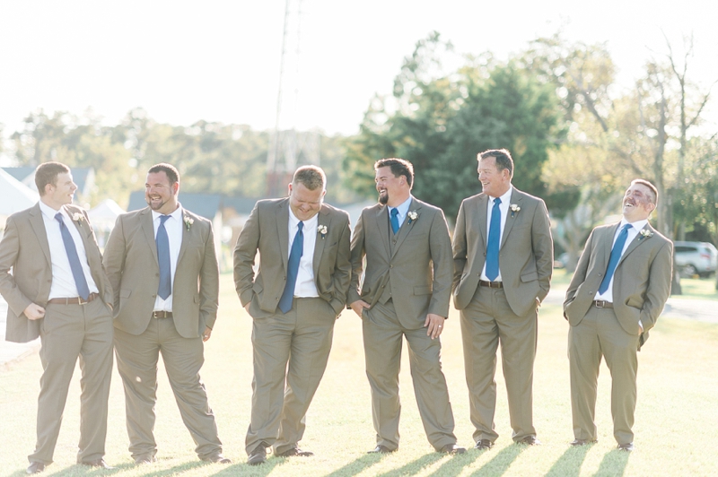 A Navy and Gold North Carolina Wedding via TheELD.com