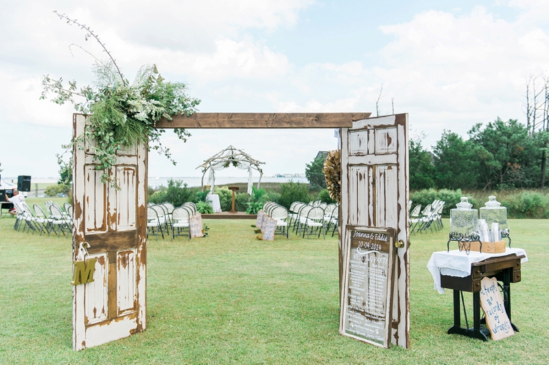 A Navy and Gold North Carolina Wedding via TheELD.com