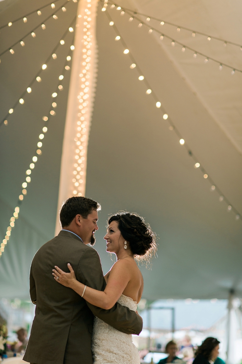 A Navy and Gold North Carolina Wedding via TheELD.com