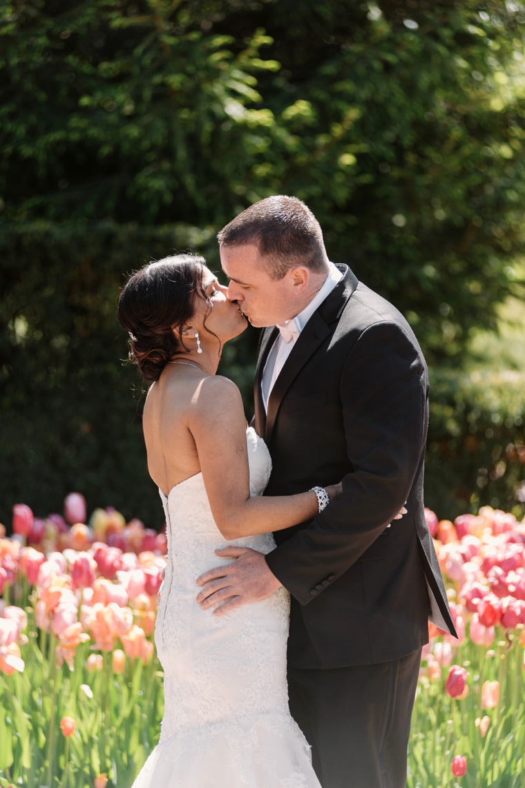 An Elegant Chicago Botanic Garden Wedding via TheELD.com