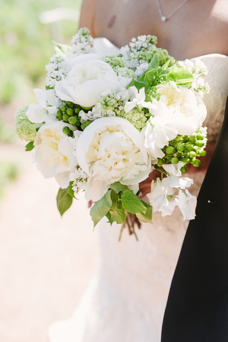 An Elegant Chicago Botanic Garden Wedding via TheELD.com