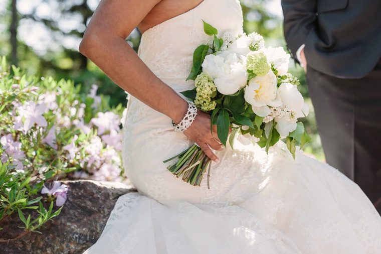 An Elegant Chicago Botanic Garden Wedding via TheELD.com