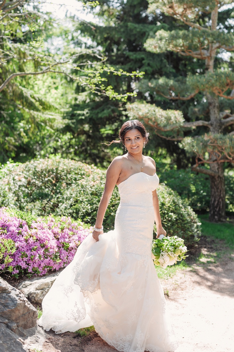 An Elegant Chicago Botanic Garden Wedding via TheELD.com