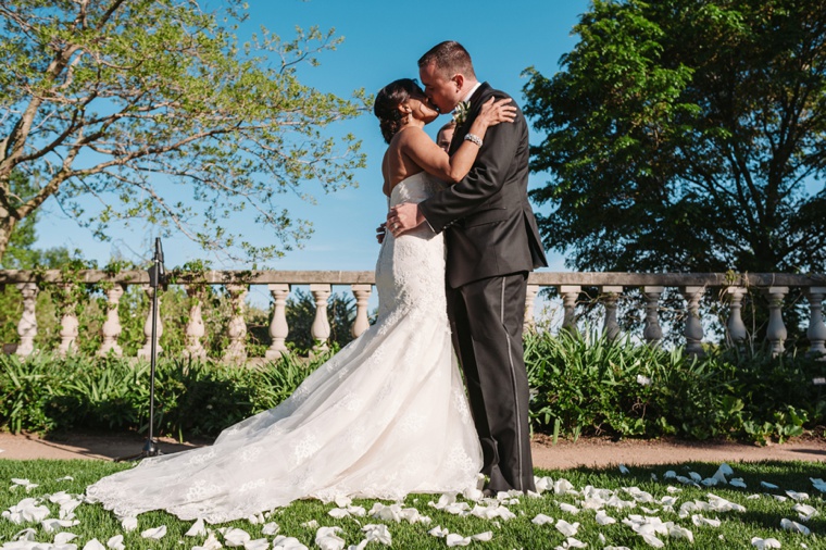 An Elegant Chicago Botanic Garden Wedding via TheELD.com