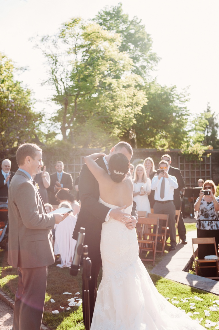 An Elegant Chicago Botanic Garden Wedding via TheELD.com