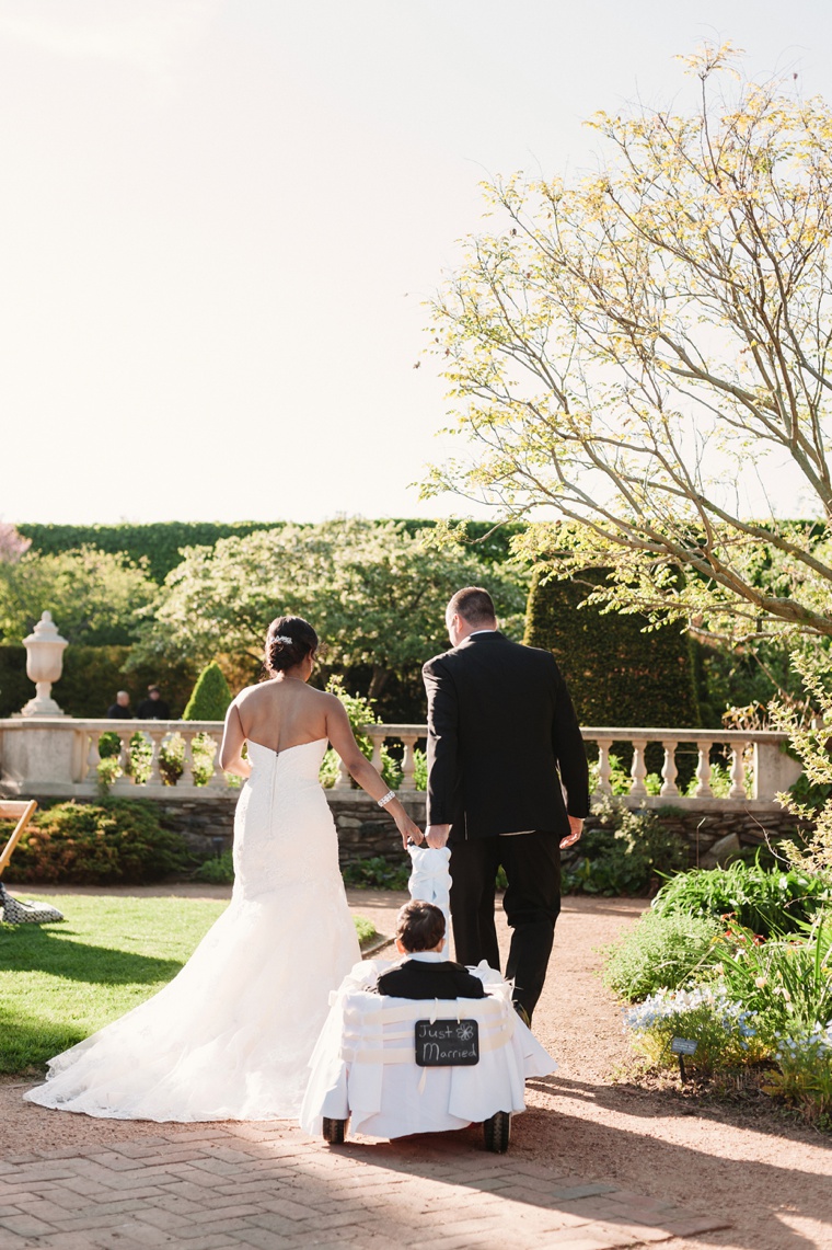 An Elegant Chicago Botanic Garden Wedding via TheELD.com