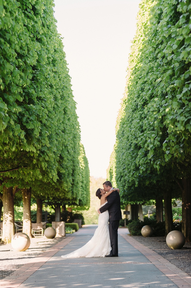 An Elegant Chicago Botanic Garden Wedding via TheELD.com