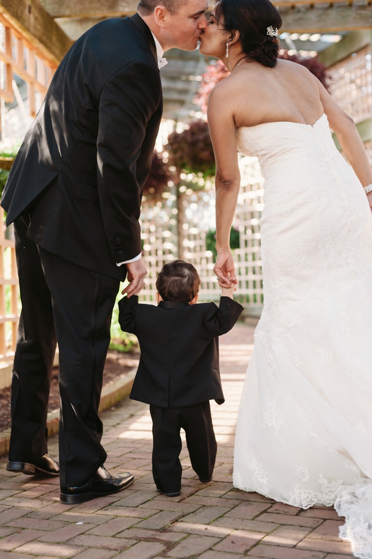 An Elegant Chicago Botanic Garden Wedding via TheELD.com