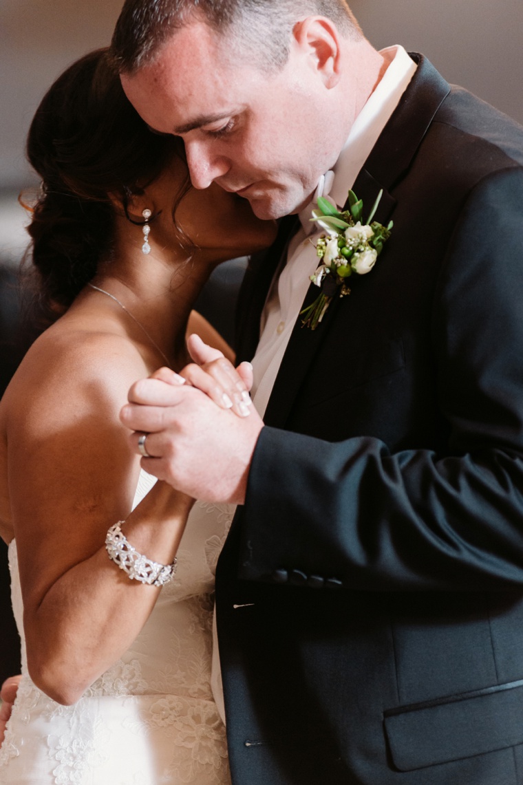 An Elegant Chicago Botanic Garden Wedding via TheELD.com