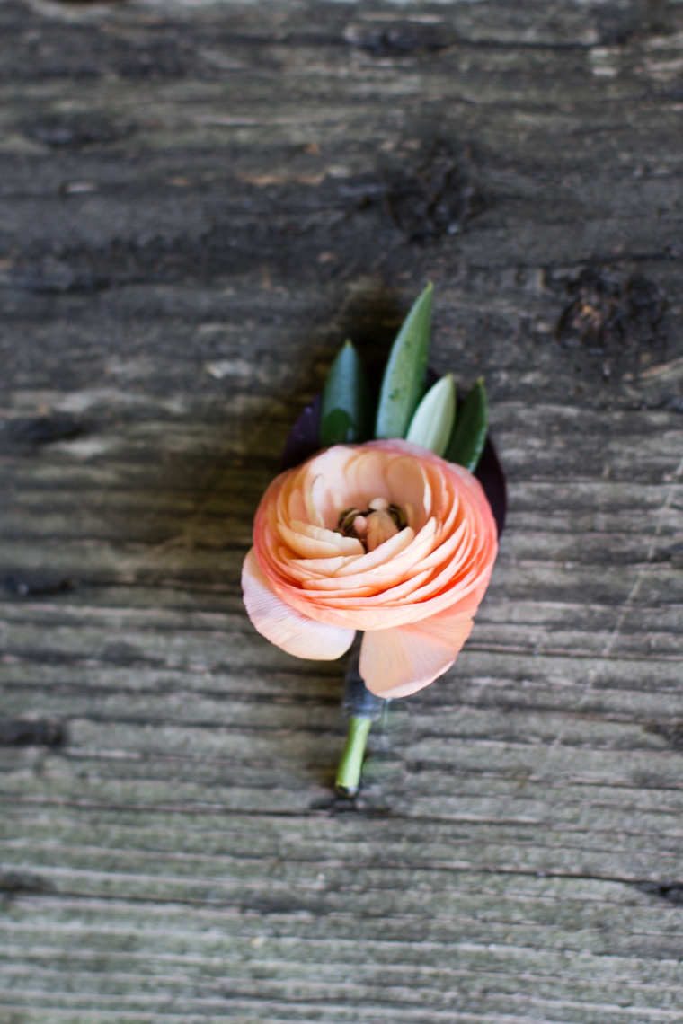 A Romantic Cranberry, Maroon & Blush Wedding via TheELD.com