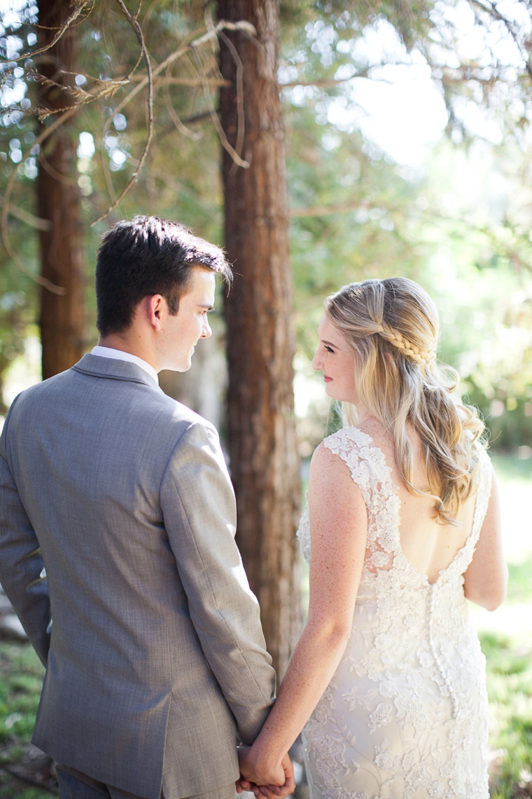 A Romantic Cranberry, Maroon & Blush Wedding via TheELD.com