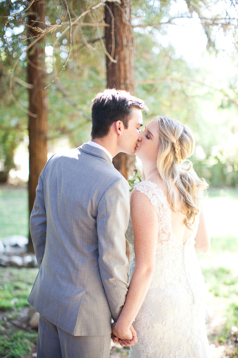 A Romantic Cranberry, Maroon & Blush Wedding via TheELD.com