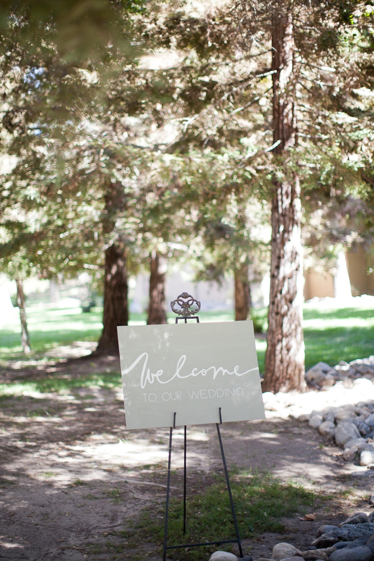 A Romantic Cranberry, Maroon & Blush Wedding via TheELD.com