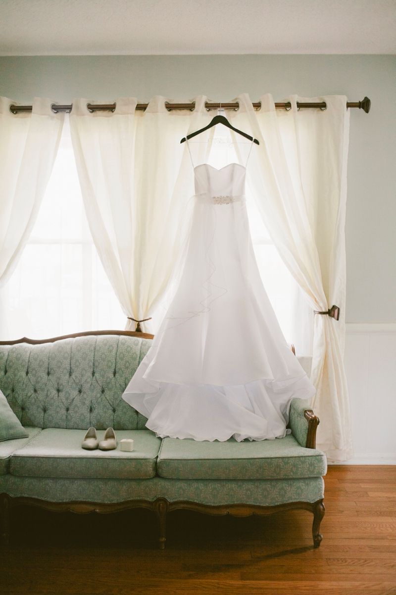 A Blush and Sage Virginia Wedding via TheELD.com