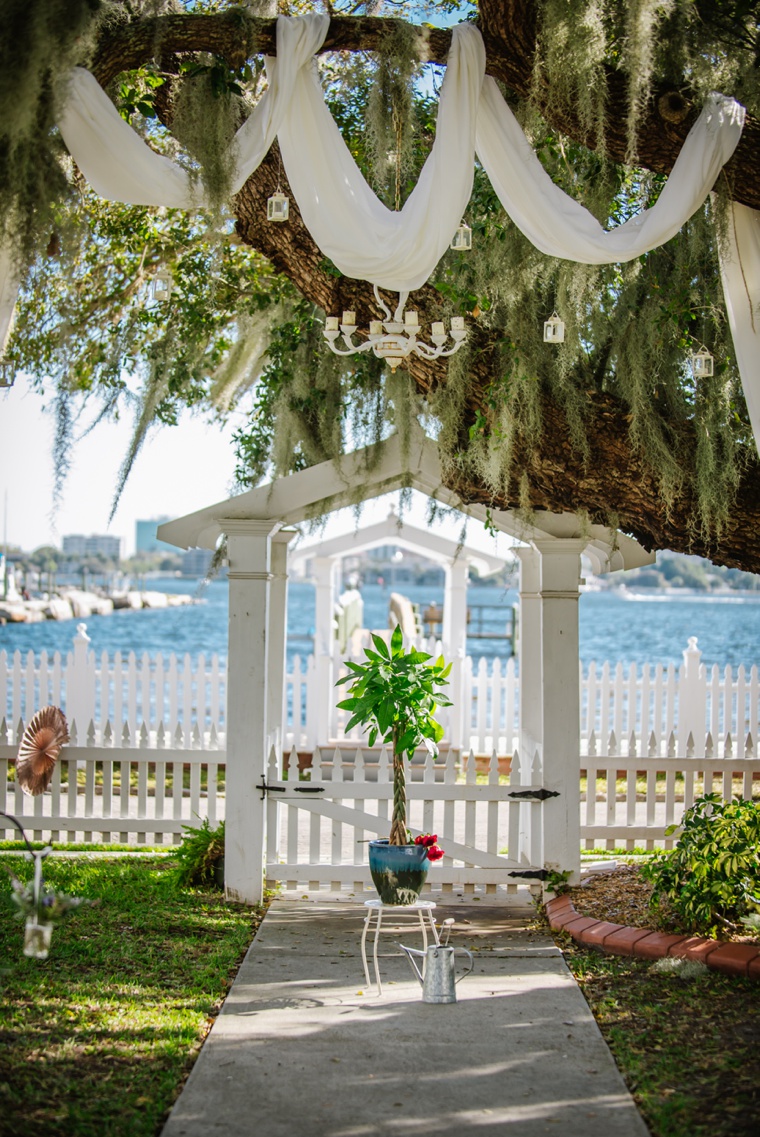 A Rustic Purple Florida Wedding via TheELD.com