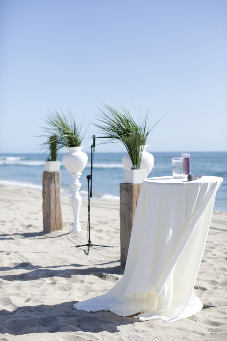 A Nature Inspired Oceanside Wedding via TheELD.com