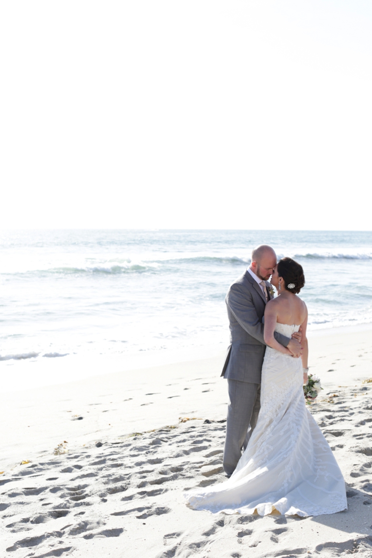 A Nature Inspired Oceanside Wedding via TheELD.com