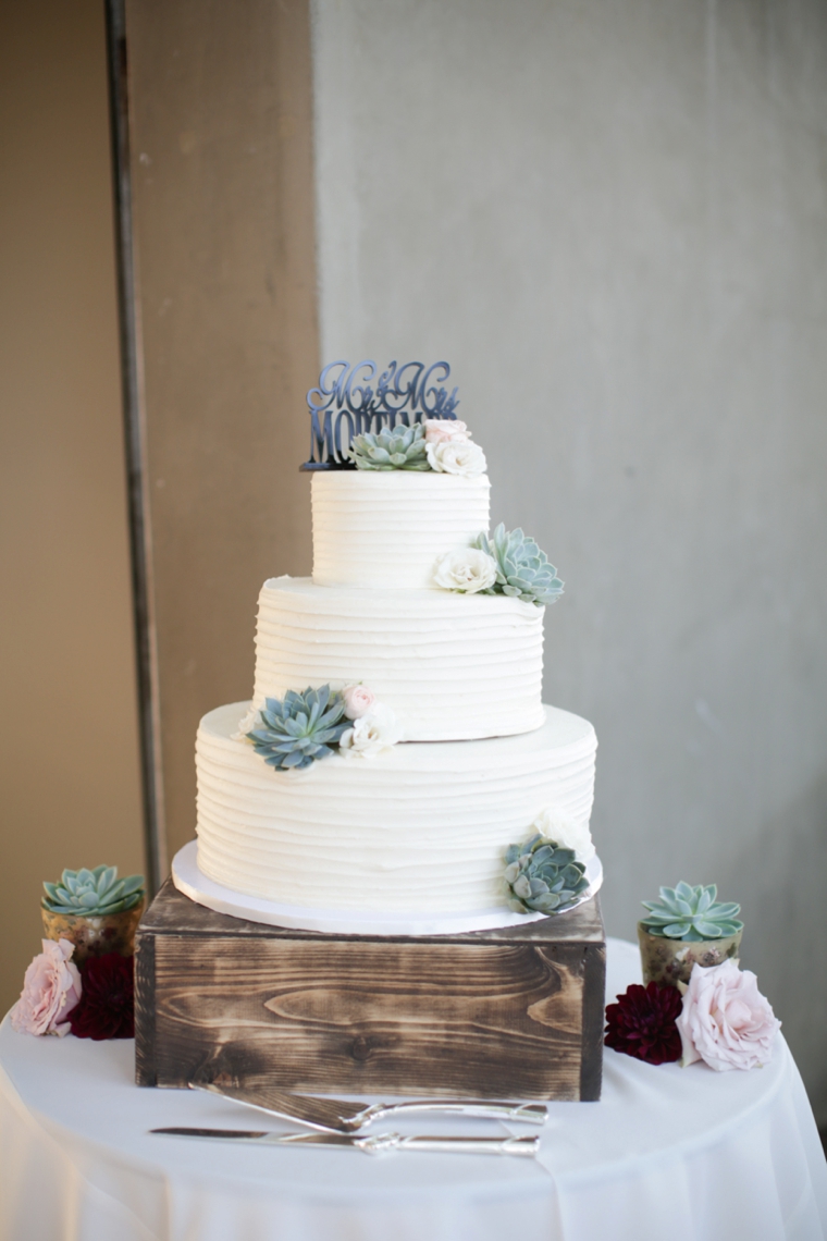 A Nature Inspired Oceanside Wedding via TheELD.com