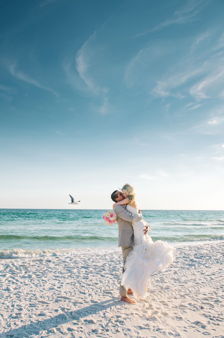 An Elegant Beach Wedding via TheELD.com