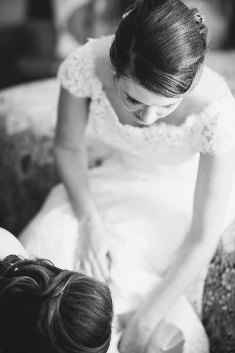 An Elegant Navy & Blush South Carolina Wedding via TheELD.com