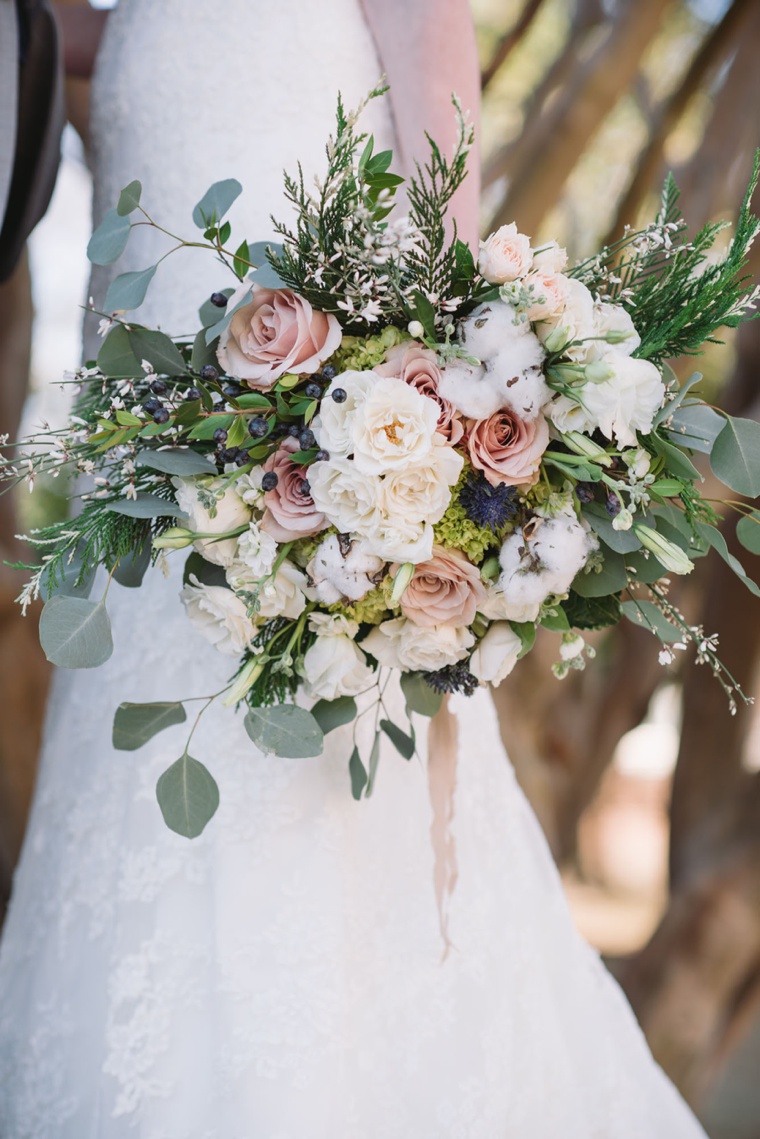 An Elegant Navy & Blush South Carolina Wedding via TheELD.com