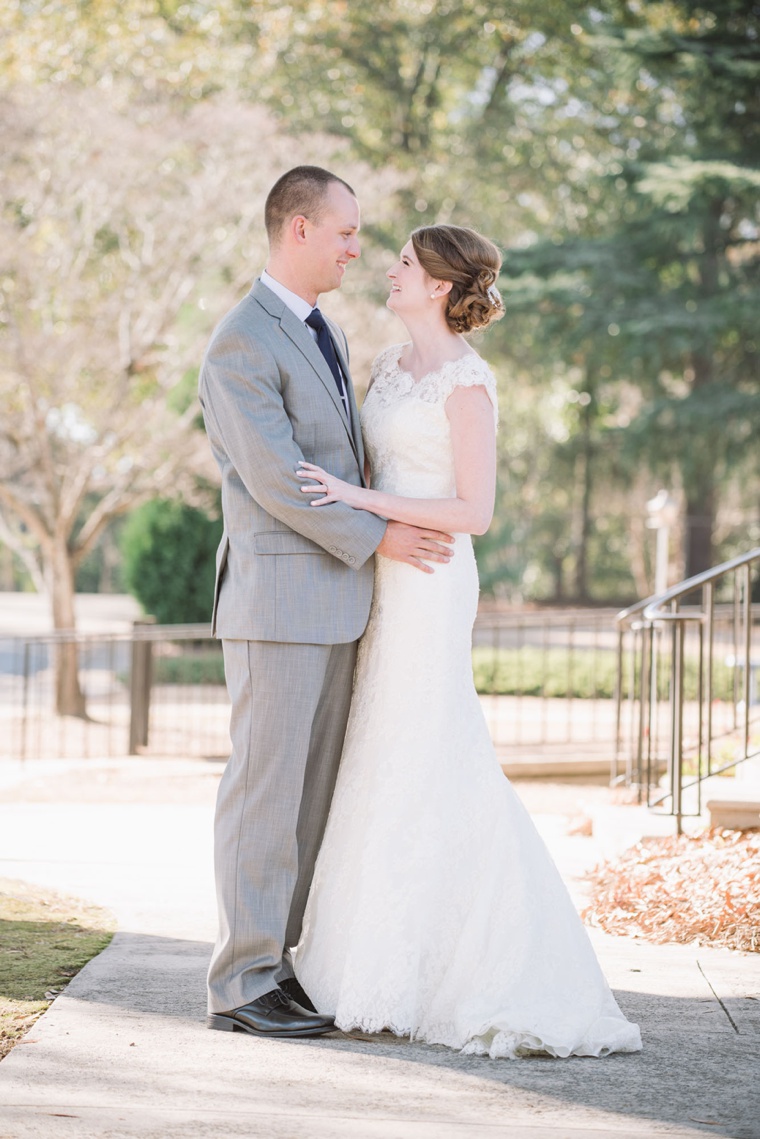 An Elegant Navy & Blush South Carolina Wedding via TheELD.com