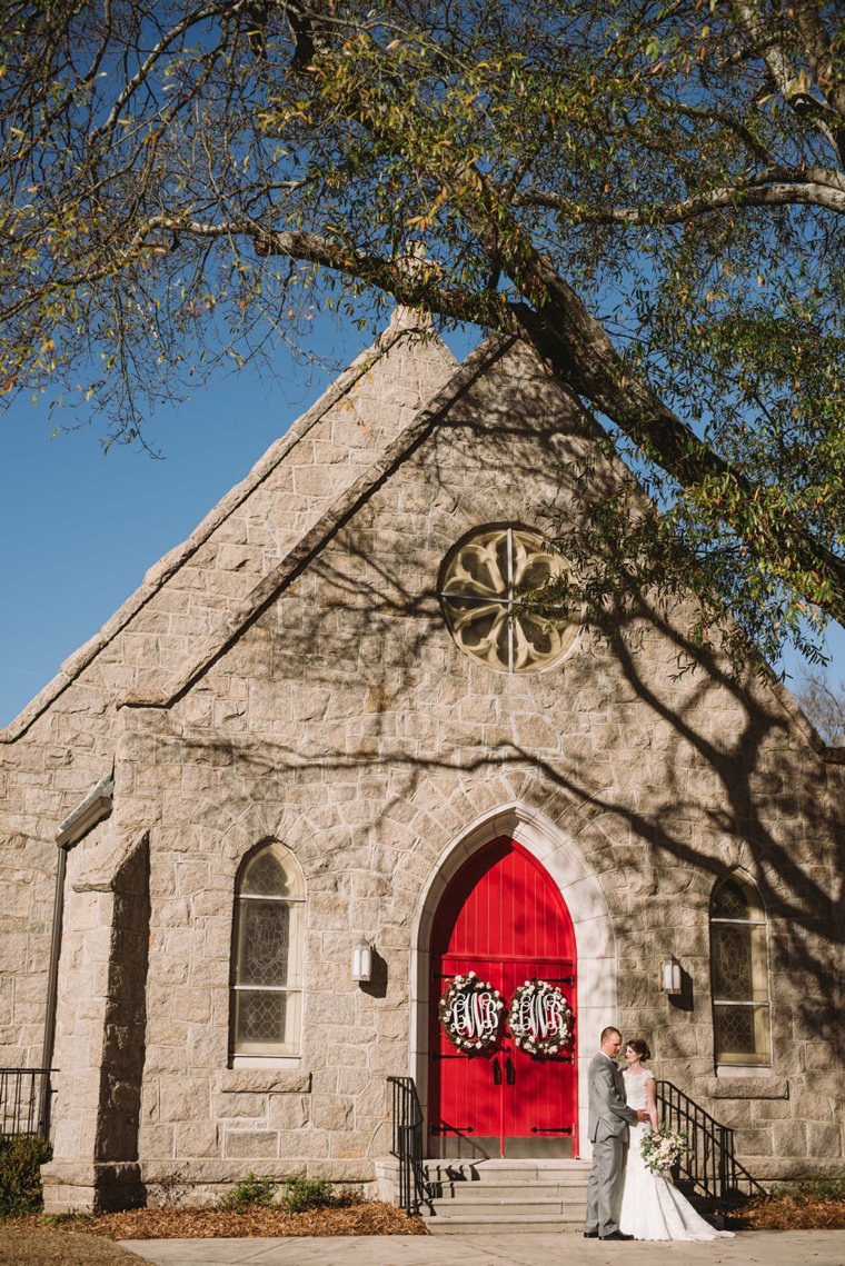 An Elegant Navy & Blush South Carolina Wedding via TheELD.com