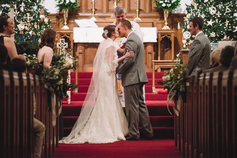 An Elegant Navy & Blush South Carolina Wedding via TheELD.com