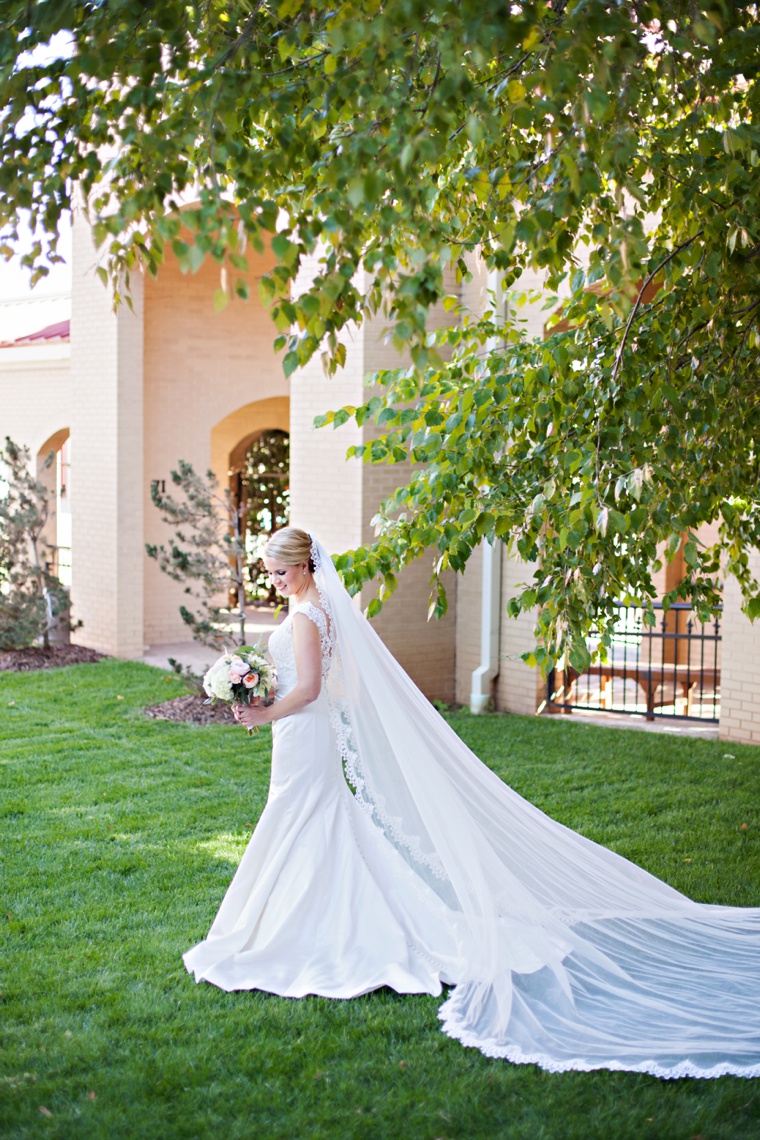 A Classic, Navy and Blush Oklahoma Wedding via TheELD.com