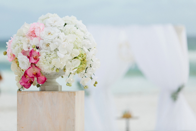 A Romantic Blush, Mint and Gold Wedding via TheELD.com