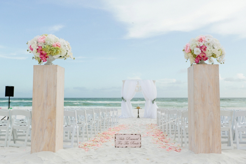 A Romantic Blush, Mint and Gold Wedding via TheELD.com