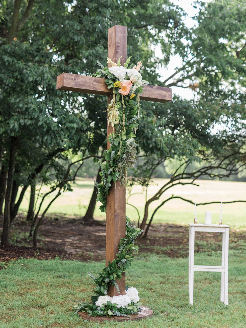 Romantic Garden Inspired Wedding via TheELD.com