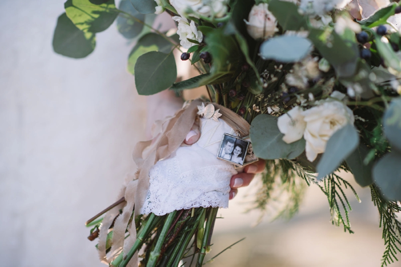 An Elegant Navy & Blush South Carolina Wedding via TheELD.com