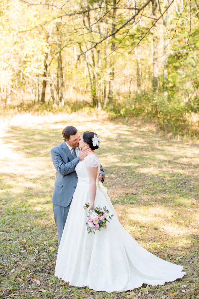 Vintage Blush Tennessee Wedding via TheELD.com