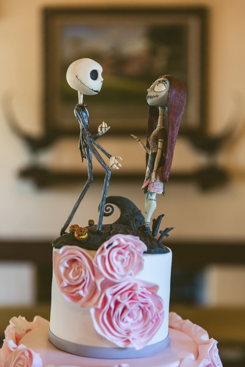 An Elegant Pink Halloween Wedding via TheELD.com