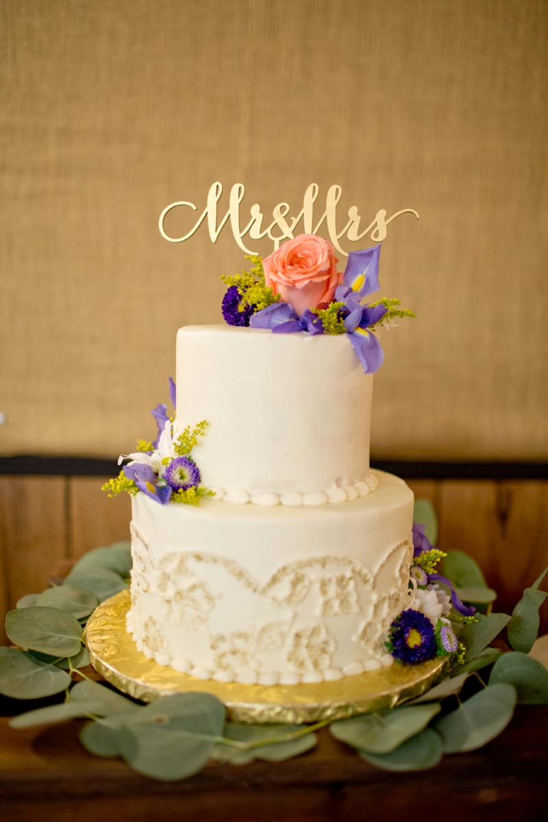 A Rustic Organic Dallas Wedding via TheELD.com