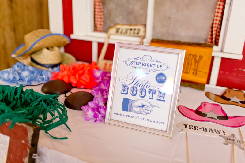 A Rustic Organic Dallas Wedding via TheELD.com