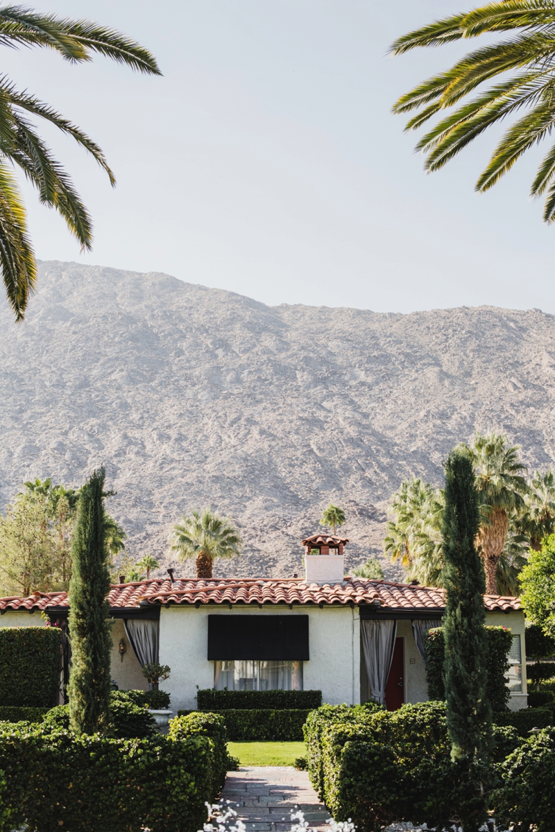 Stylish Black & White Palm Springs Wedding via TheELD.com