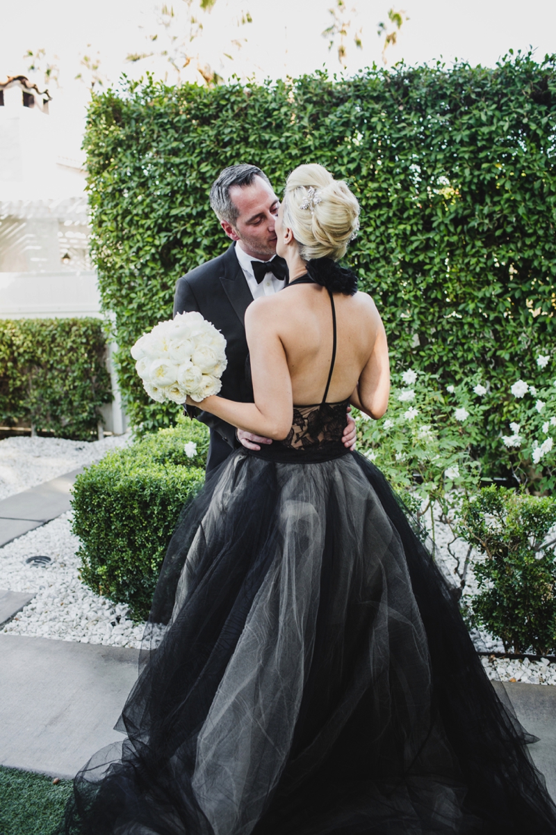 Stylish Black & White Palm Springs Wedding via TheELD.com