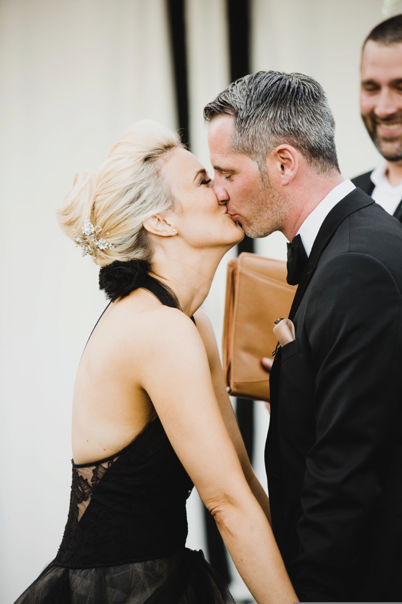 Stylish Black & White Palm Springs Wedding via TheELD.com