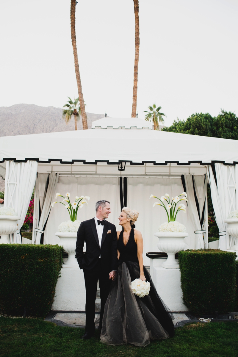 Stylish Black & White Palm Springs Wedding via TheELD.com