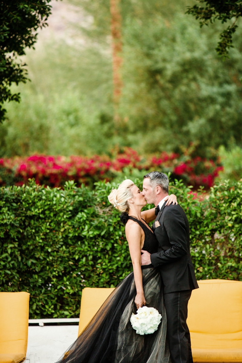 Stylish Black & White Palm Springs Wedding via TheELD.com