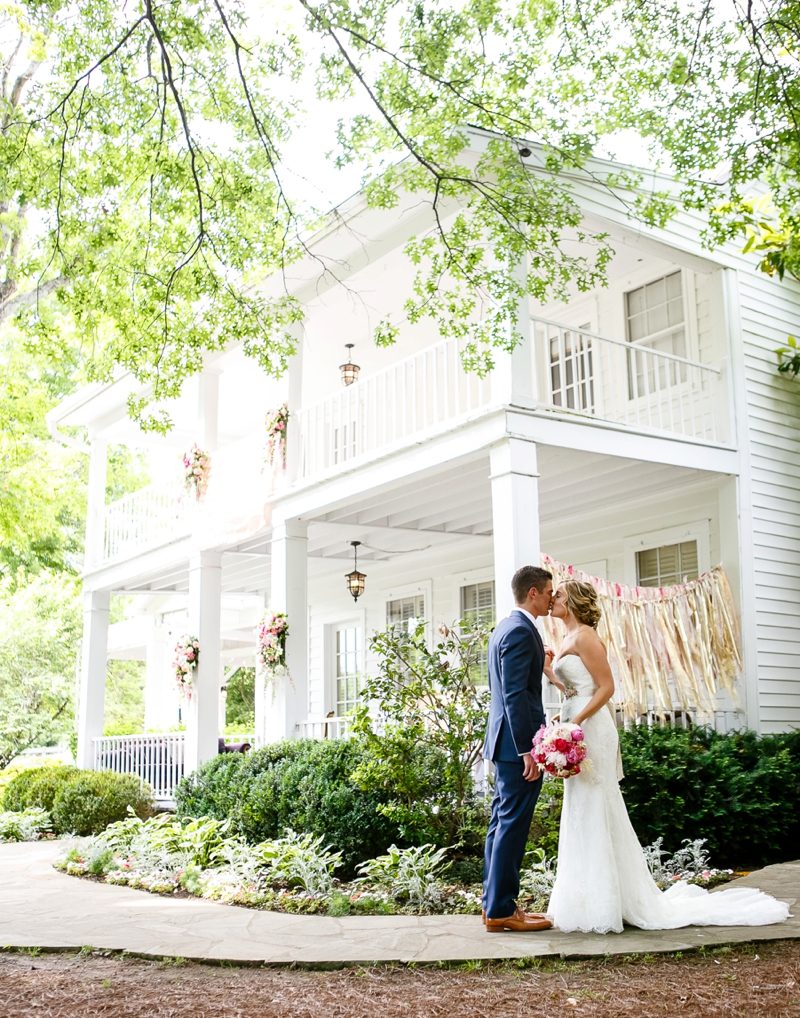 Vintage Chic Nashville Wedding via TheELD.com