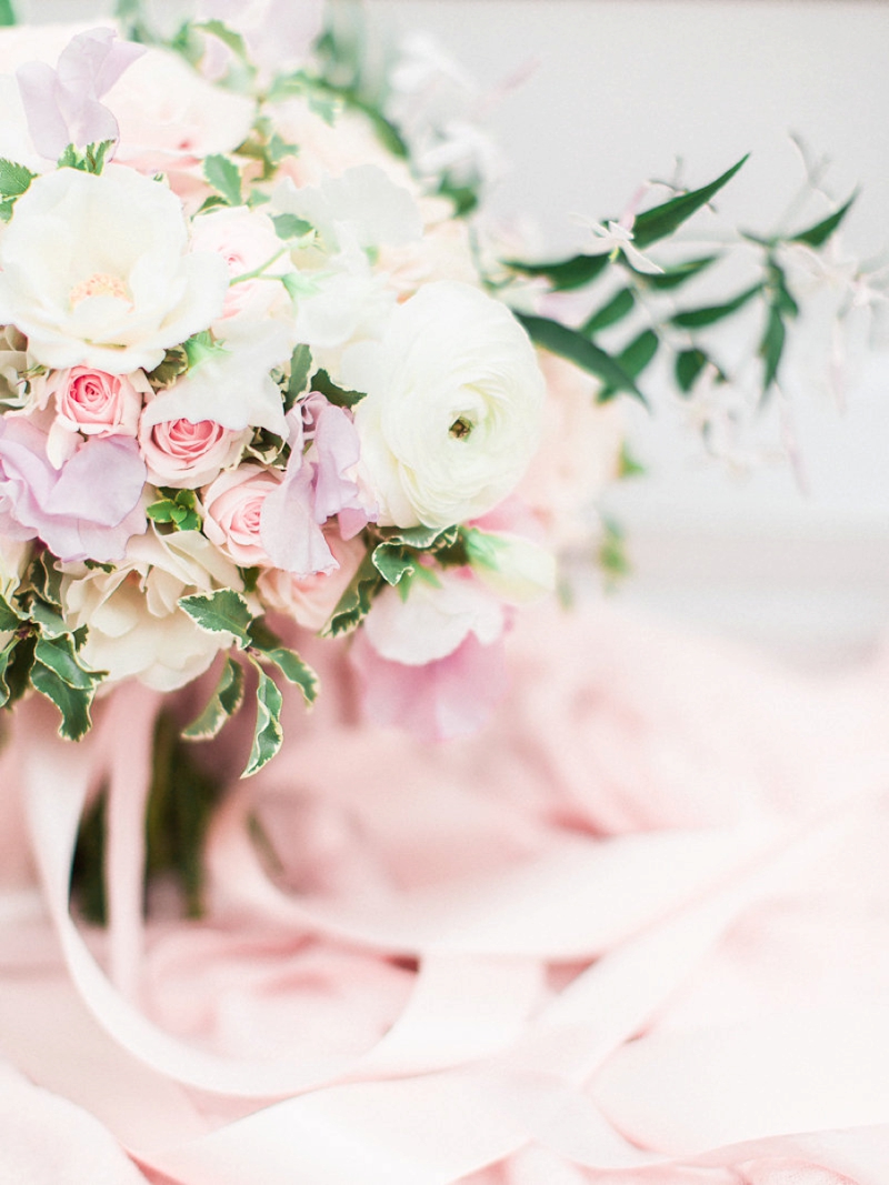 A Blush & Sage Michigan Wedding via TheELD.com