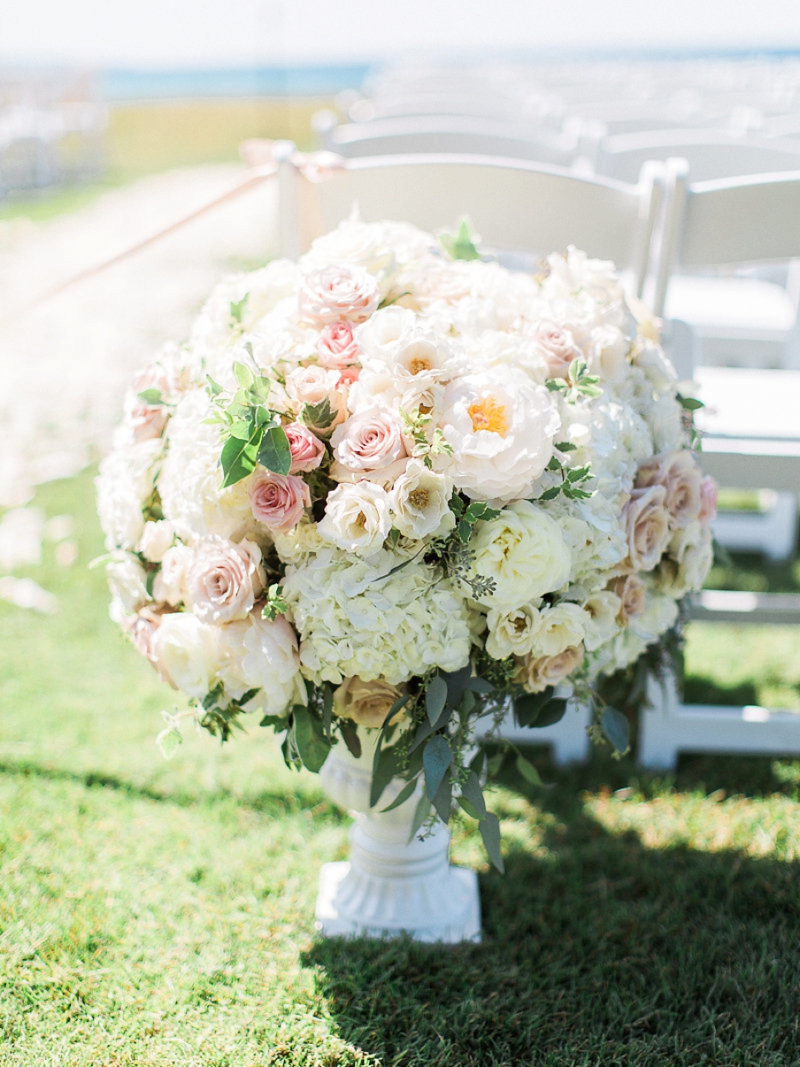 A Blush & Sage Michigan Wedding via TheELD.com