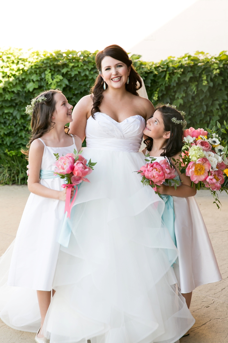 A Romantic Pink & Mint Texas Wedding via TheELD.com